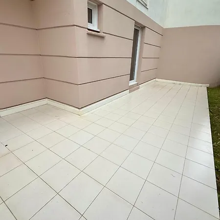 Apartment 4 People Garden & Garage