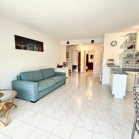 4 People Garden & Garage * Golfe-Juan